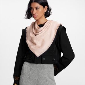 LV  Louis Vuitton Monogram Classic Shaw